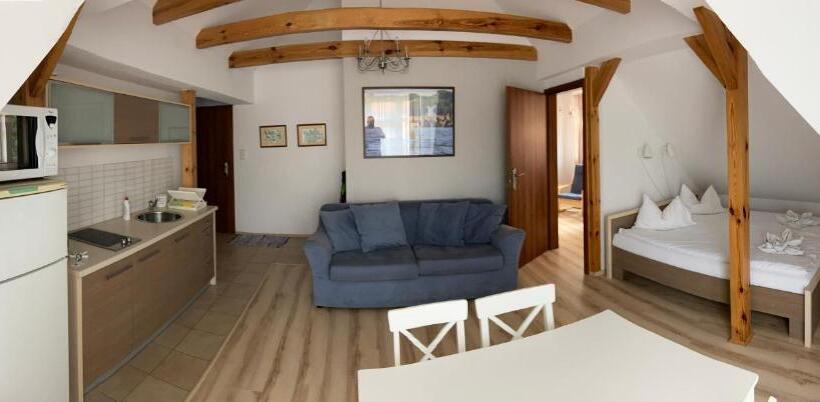 סוויטה, Willa Pod Lipami