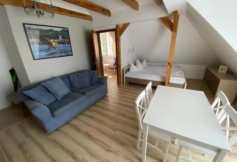 סוויטה, Willa Pod Lipami