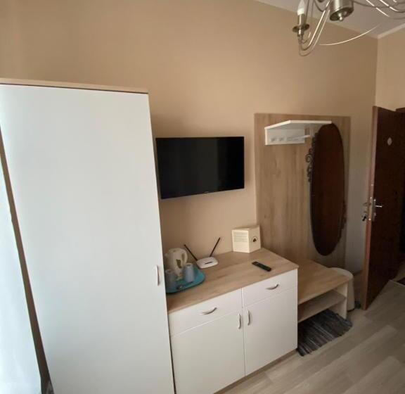 חדר בסיסי, Willa Pod Lipami