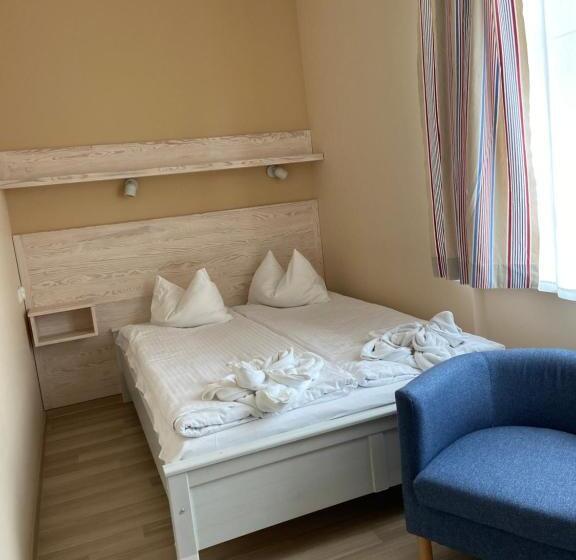 חדר בסיסי, Willa Pod Lipami