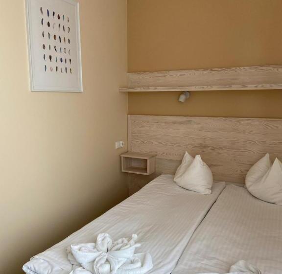 חדר בסיסי, Willa Pod Lipami