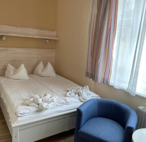 חדר בסיסי, Willa Pod Lipami