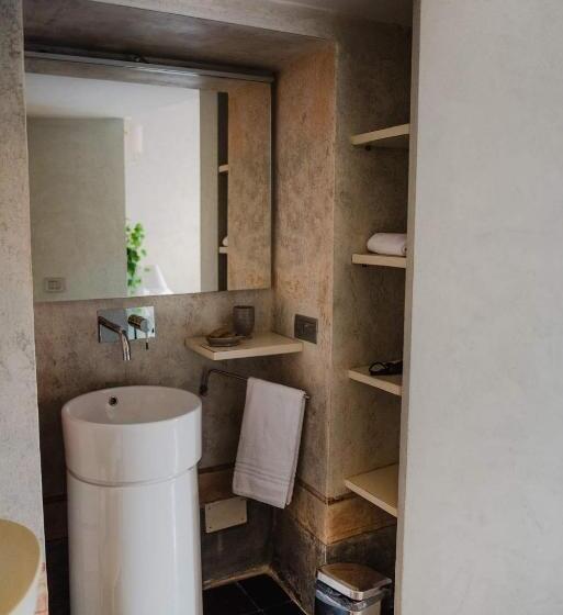 جناح مطل على البحيرة, Regina Teodolinda Suites