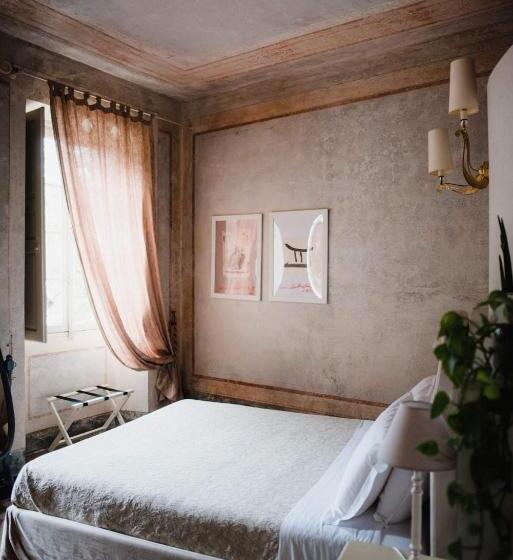 جناح مطل على البحيرة, Regina Teodolinda Suites