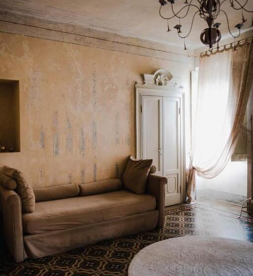 جناح مطل على البحيرة, Regina Teodolinda Suites