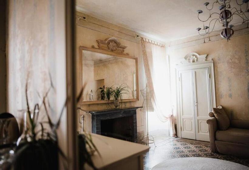 جناح مطل على البحيرة, Regina Teodolinda Suites