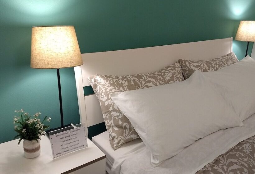 הכלכלה חדר לארבעה עם מקלחת משותפת, Amoraroma