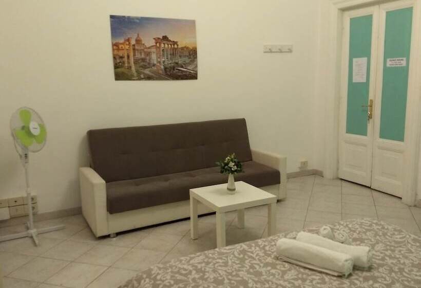 הכלכלה חדר לארבעה עם מקלחת משותפת, Amoraroma