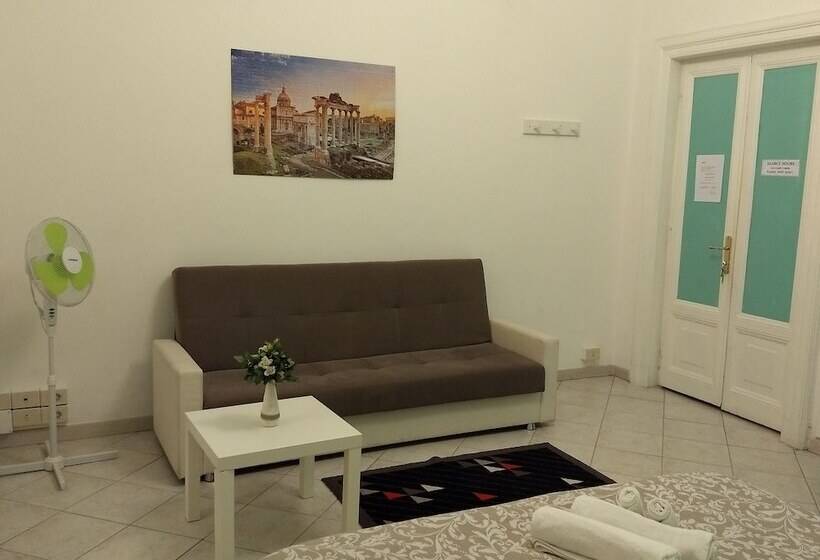 הכלכלה חדר לארבעה עם מקלחת משותפת, Amoraroma