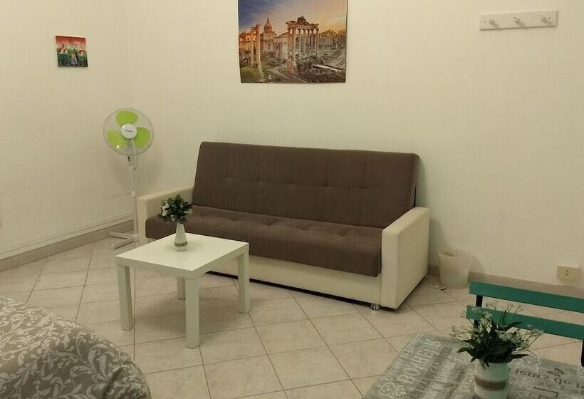 הכלכלה חדר לארבעה עם מקלחת משותפת, Amoraroma