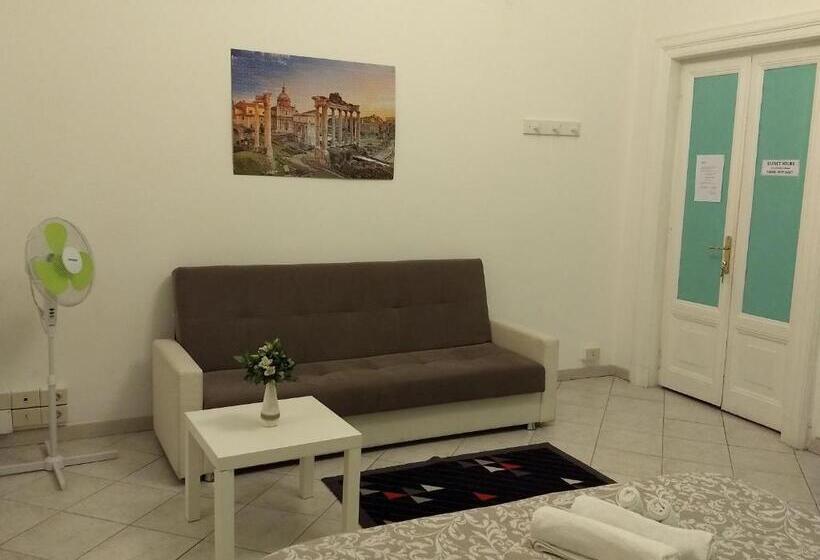 הכלכלה חדר לארבעה עם מקלחת משותפת, Amoraroma