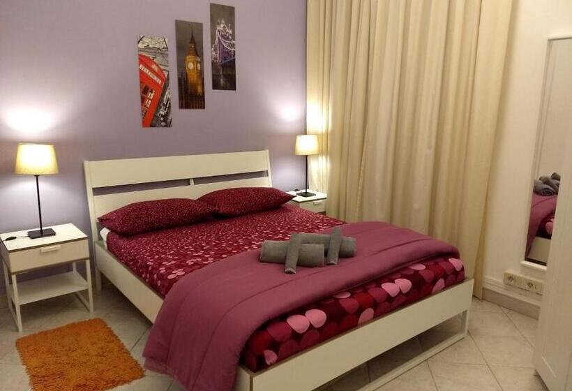 חדר מוזל מקלחת משותפת, Amoraroma