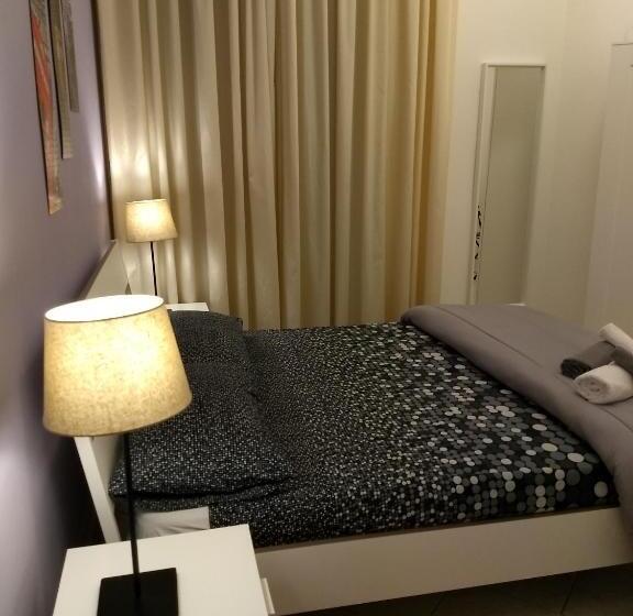 חדר מוזל מקלחת משותפת, Amoraroma