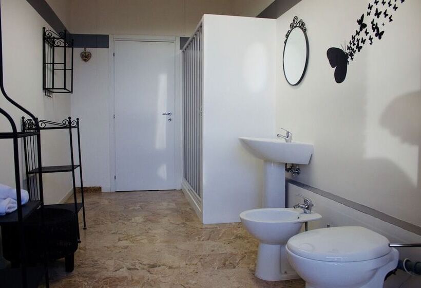 اتاق استاندارد یک تخته با سرویس بهداشتی مشترک, Myroom Centerstation Bologna