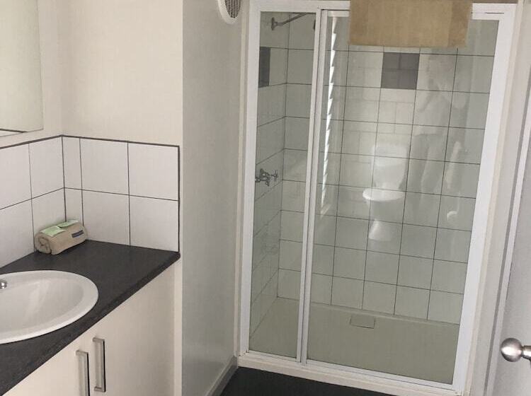 Family Room, Port Campbell Guesthouse & Flash Packers