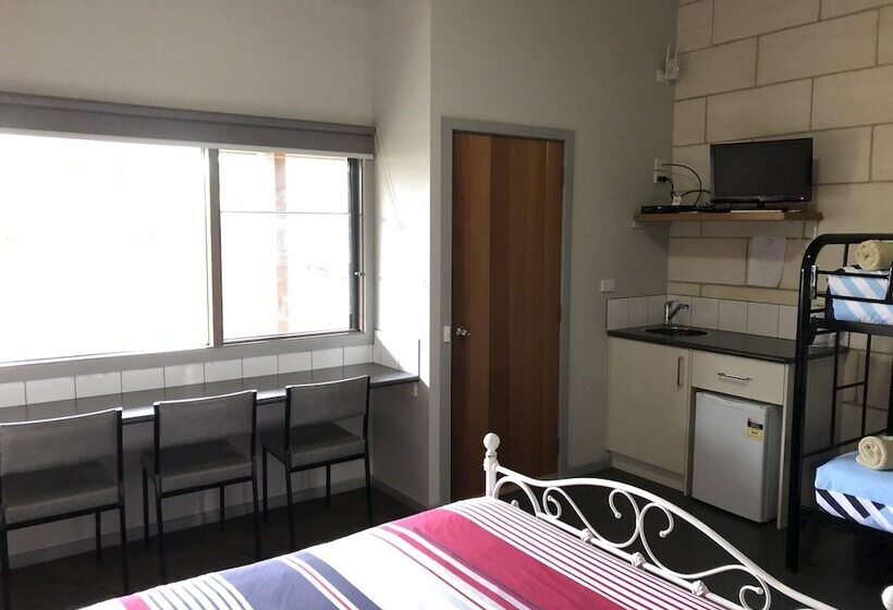 Family Room, Port Campbell Guesthouse & Flash Packers