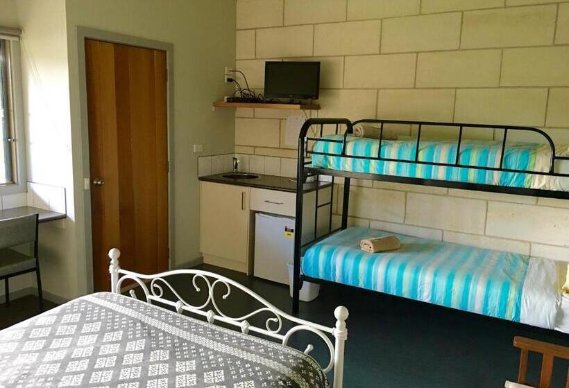 Family Room, Port Campbell Guesthouse & Flash Packers
