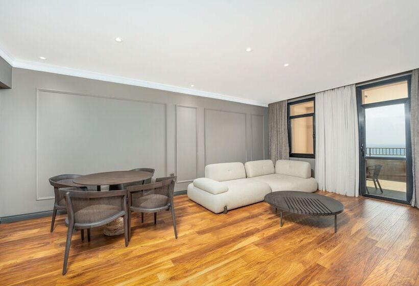 سوییت لوکس, Adora Hotel & Resort