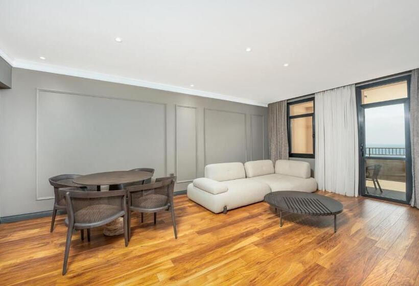 سوییت لوکس, Adora Hotel & Resort