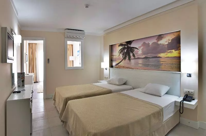 اتاق خانوادگی, Batıhan Beach Resort & Spa