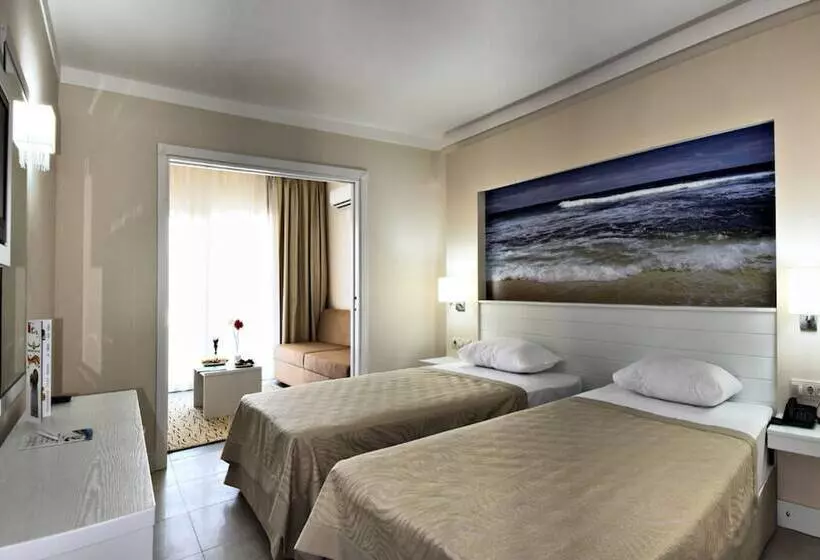 اتاق خانوادگی, Batıhan Beach Resort & Spa