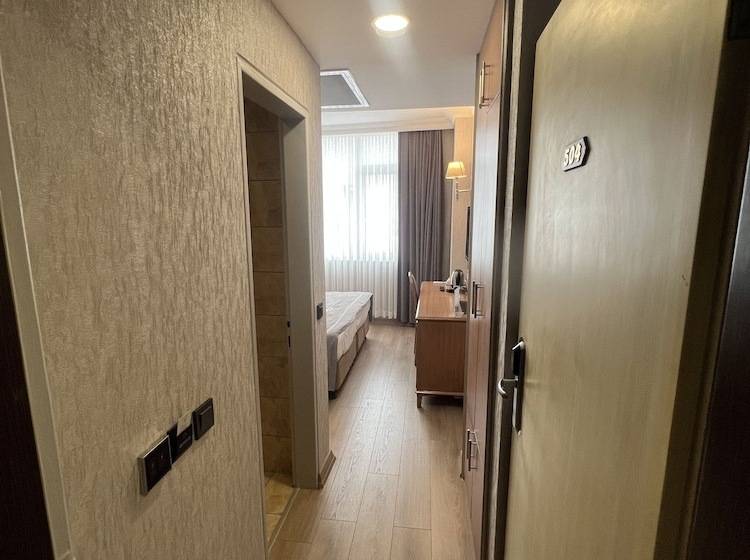 スタンダードルーム, Fuar