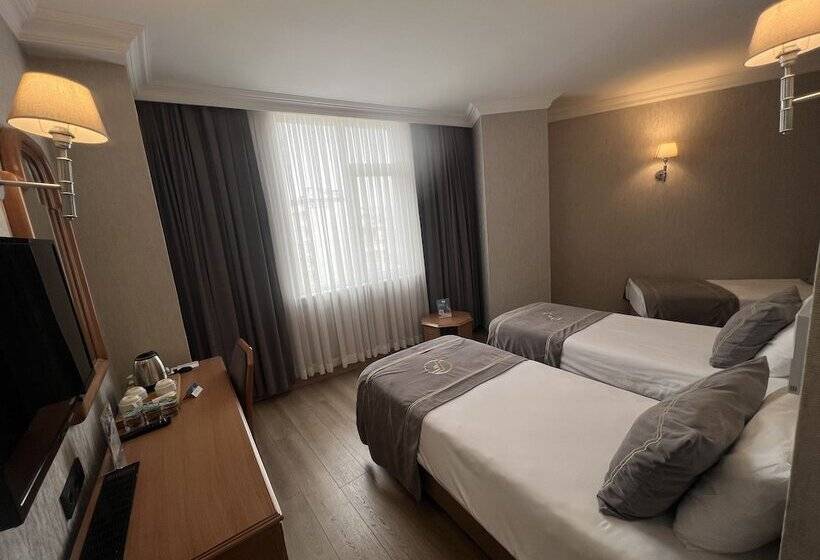 スタンダードトリプルルーム, Fuar