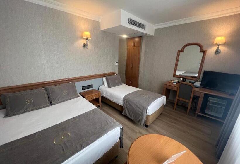 スタンダードトリプルルーム, Fuar