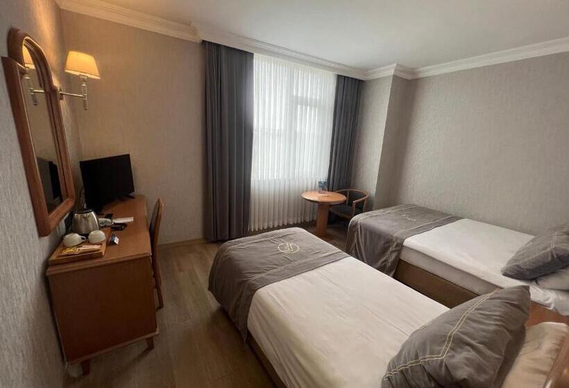 スタンダードトリプルルーム, Fuar