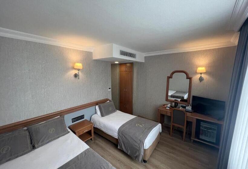 スタンダードトリプルルーム, Fuar