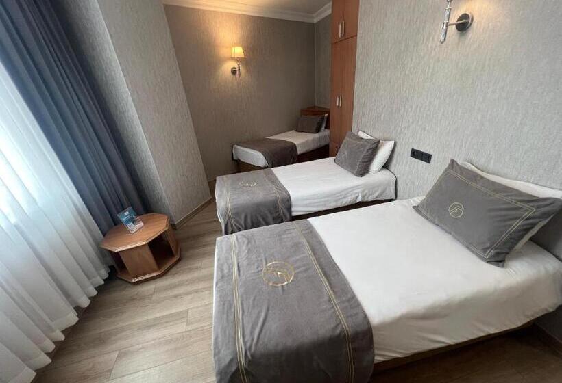 スタンダードトリプルルーム, Fuar