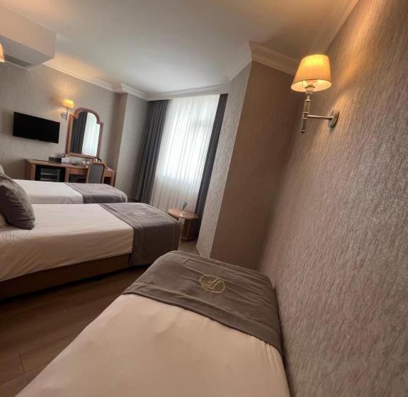 スタンダードトリプルルーム, Fuar