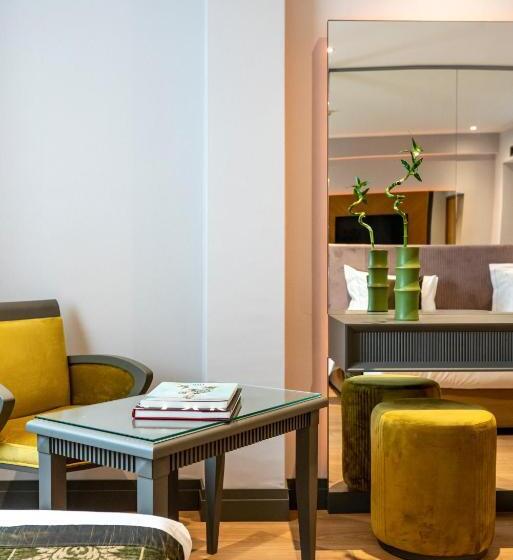 اتاق استاندارد سه نفره, Oran