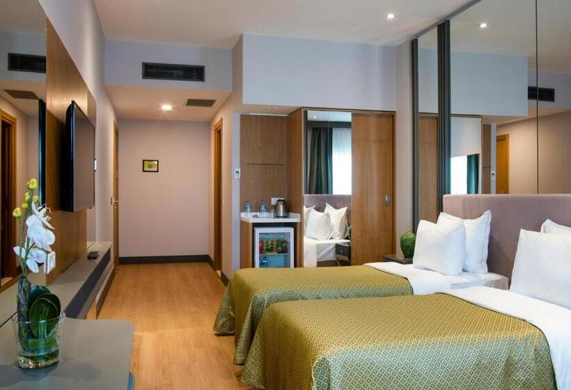 اتاق خانوادگی, Oran