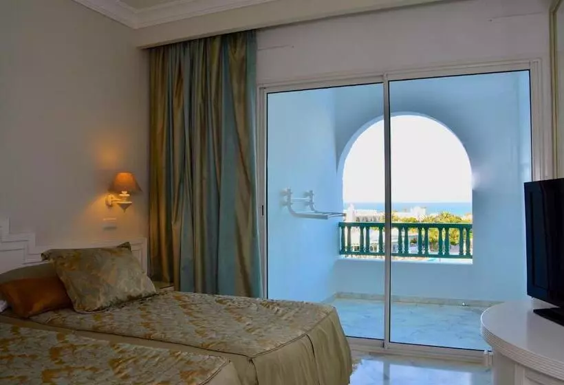 Triple Room Sea View, Royal Garden Palace   Families And Couples