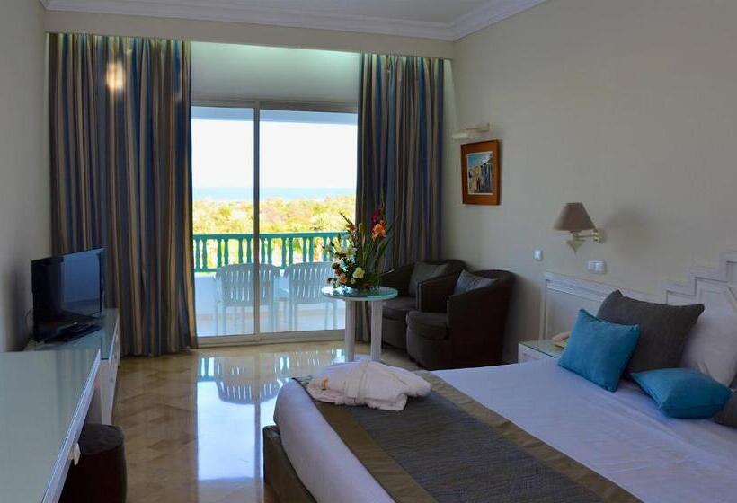 Triple Room Sea View, Royal Garden Palace   Families And Couples