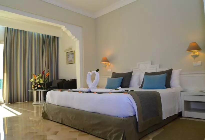 اتاق استاندارد, Royal Garden Palace   Families And Couples