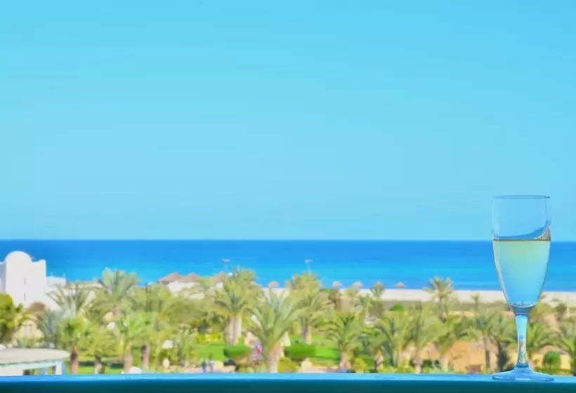اتاق استاندارد با چشم‌انداز دریا, Royal Garden Palace   Families And Couples