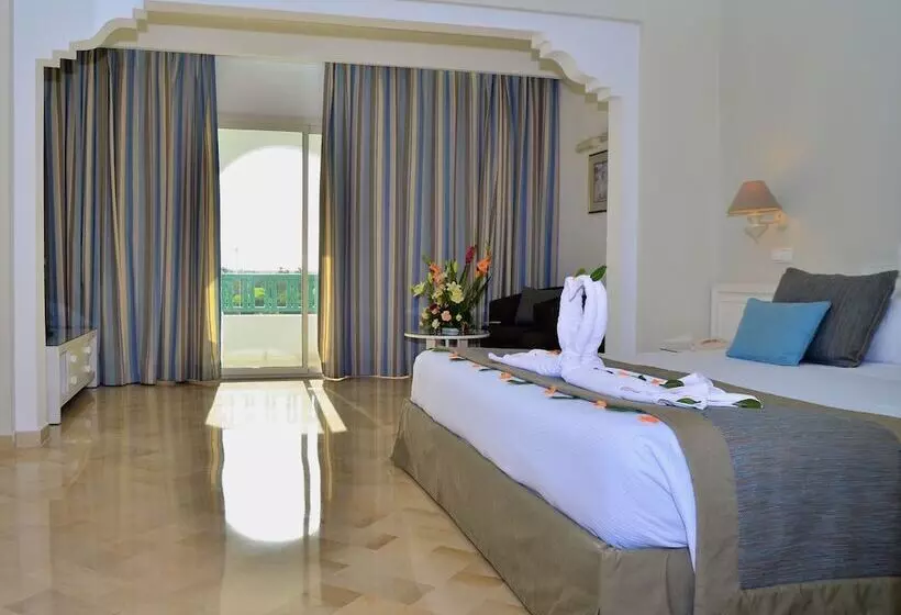 اتاق استاندارد یک نفره, Royal Garden Palace   Families And Couples