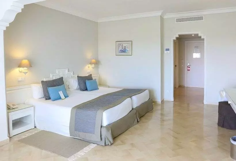 اتاق استاندارد یک نفره, Royal Garden Palace   Families And Couples