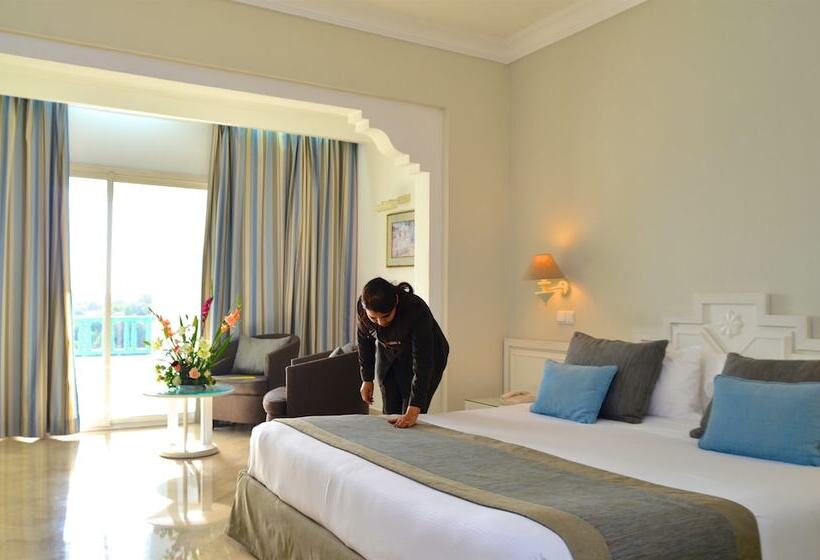 غرفة سوبيريور فردية, Royal Garden Palace   Families And Couples