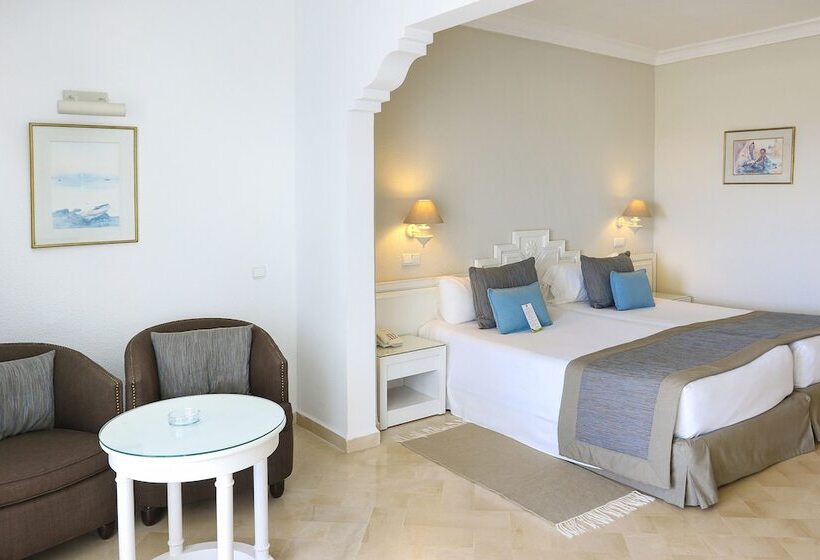 غرفة سوبيريور فردية, Royal Garden Palace   Families And Couples