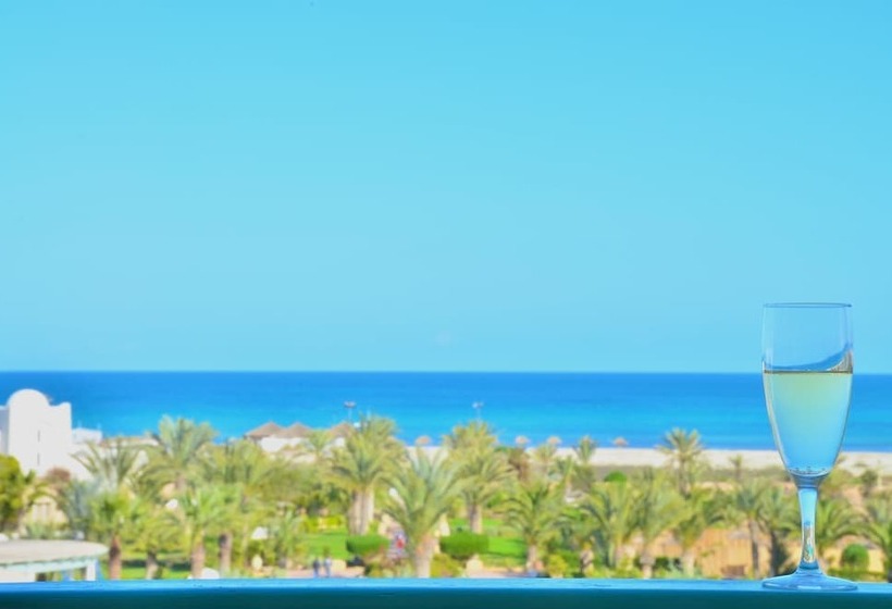 غرفة قياسية فردية مطلة علي البحر, Royal Garden Palace   Families And Couples