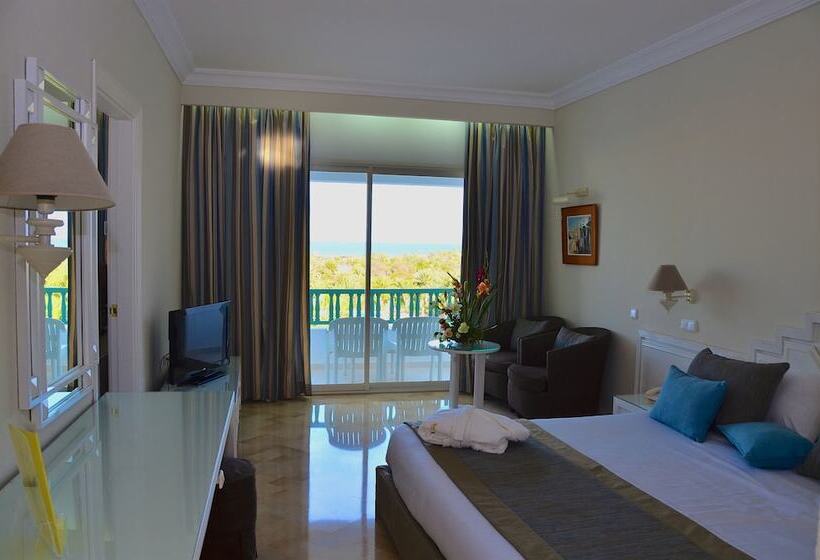 غرفة قياسية فردية مطلة علي البحر, Royal Garden Palace   Families And Couples