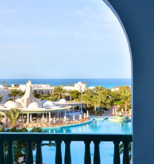 غرفة قياسية ثلاثية, Royal Garden Palace   Families And Couples