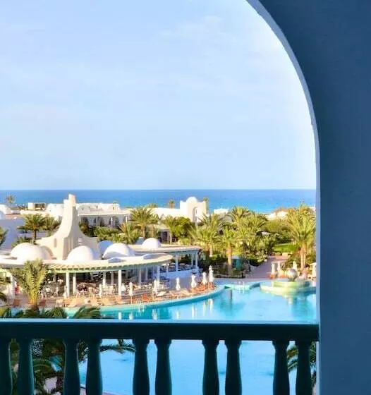 اتاق استاندارد سه نفره, Royal Garden Palace   Families And Couples