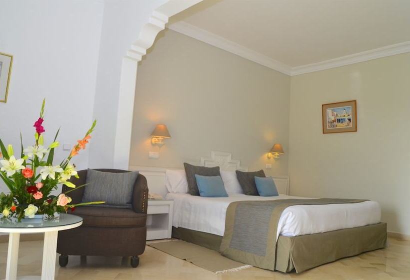 غرفة سوبيريور ثلاثية, Royal Garden Palace   Families And Couples