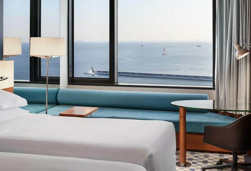 Номер Deluxe Вид на Море, Sheraton Istanbul Ataköy