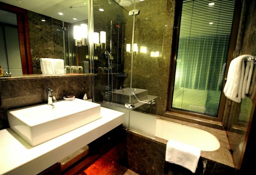 Номер Superior Вид на Море, Sheraton Istanbul Ataköy