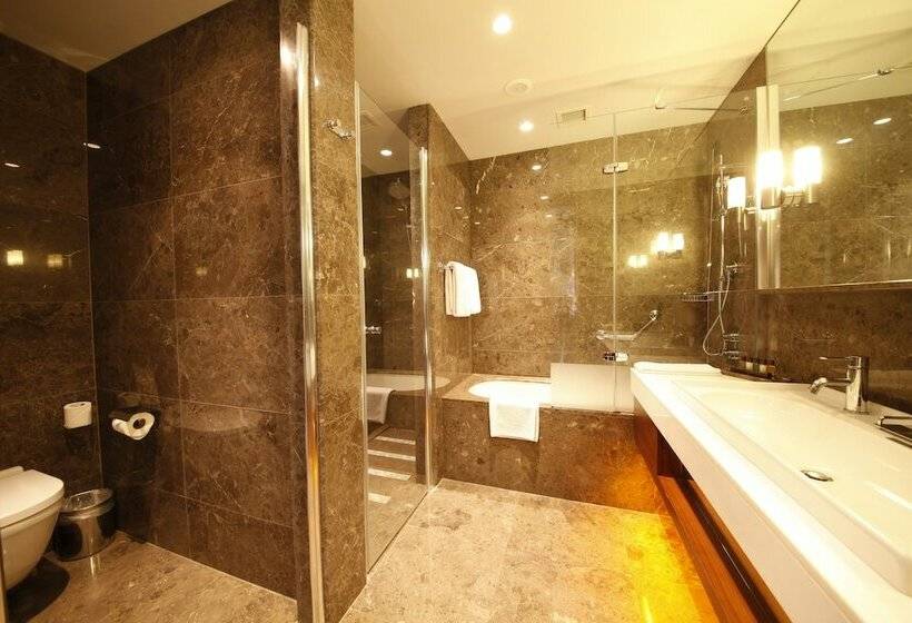 Habitación Premium Vista al Mar., Sheraton Istanbul Ataköy